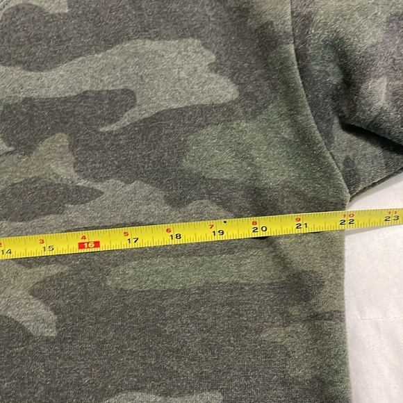 O’NEIL | Camo | Crewneck| Long Sleeve| Sweatshirt | Size S - Picture 9 of 13